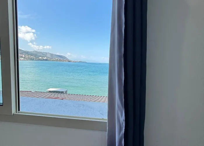 فندق مبيت وإفطار Casa Marina La Terrazza Sul Mare