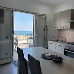 Casa Marina,la Terrazza Sul Mare 4*