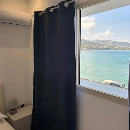 Casa Marina La Terrazza Sul Mare Couette-café 4*