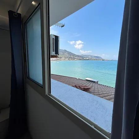 Casa Marina La Terrazza Sul Mare Couette-café Cefalù