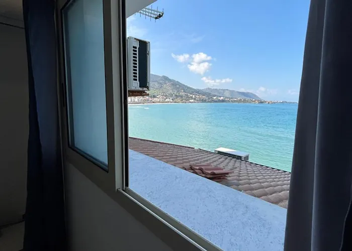 Casa Marina La Terrazza Sul Mare Bed & Breakfast Cefalù